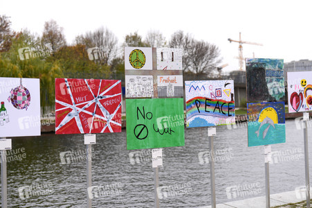 Erinnerung an 35 Jahre friedliche Revolution und Mauerfall in Berlin