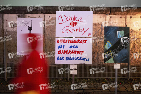 Erinnerung an 35 Jahre friedliche Revolution und Mauerfall in Berlin