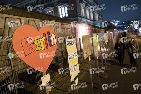 Erinnerung an 35 Jahre friedliche Revolution und Mauerfall in Berlin