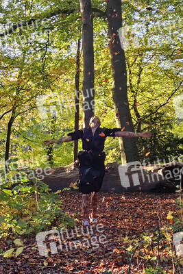 NATURE ART: Herbstlaub / Autumn Leaves Bodypainting