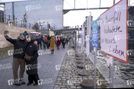 35. Jahrestag der Öffnung Berliner Mauer in Berlin