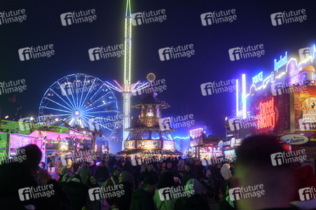 Weihnachtsmarkt 'Berliner Wintertraum' in Berlin