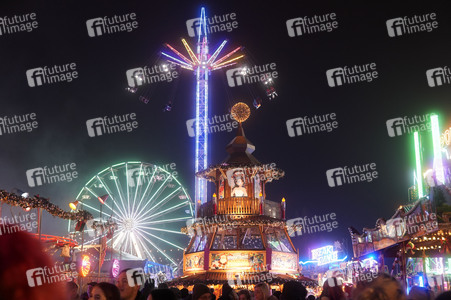 Weihnachtsmarkt 'Berliner Wintertraum' in Berlin