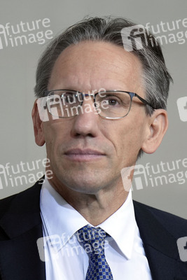 Übergabe des Jahresgutachtens der gesamtwirtschaftlichen Entwicklung in Berlin