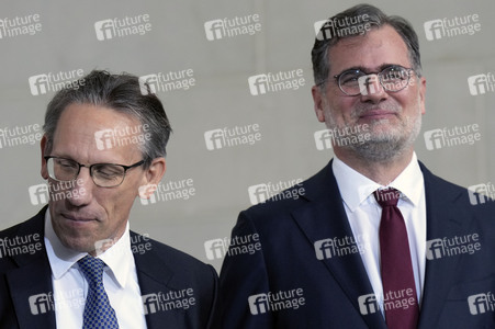 Übergabe des Jahresgutachtens der gesamtwirtschaftlichen Entwicklung in Berlin