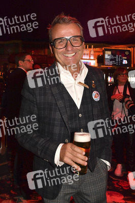 Teatro Dinner Show-Premiere 'Taste The Act of Show & Cuisine' in München