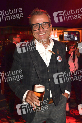 Teatro Dinner Show-Premiere 'Taste The Act of Show & Cuisine' in München