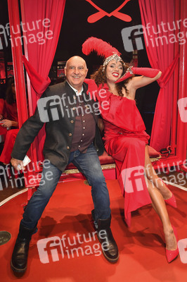 Teatro Dinner Show-Premiere 'Taste The Act of Show & Cuisine' in München