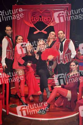 Teatro Dinner Show-Premiere 'Taste The Act of Show & Cuisine' in München