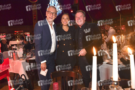 Teatro Dinner Show-Premiere 'Taste The Act of Show & Cuisine' in München