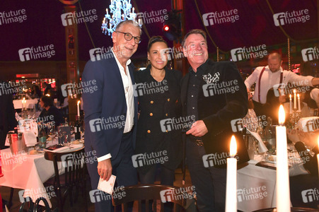 Teatro Dinner Show-Premiere 'Taste The Act of Show & Cuisine' in München