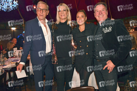 Teatro Dinner Show-Premiere 'Taste The Act of Show & Cuisine' in München