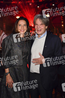 Teatro Dinner Show-Premiere 'Taste The Act of Show & Cuisine' in München