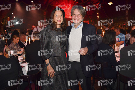 Teatro Dinner Show-Premiere 'Taste The Act of Show & Cuisine' in München