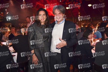 Teatro Dinner Show-Premiere 'Taste The Act of Show & Cuisine' in München