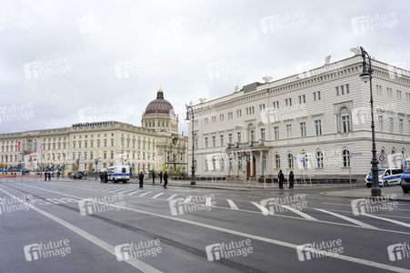 Kranzniederlegung zum Volkstrauertag in Berlin
