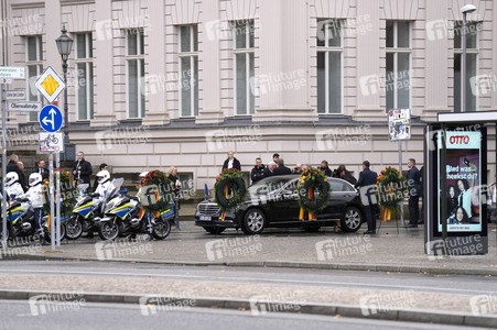 Kranzniederlegung zum Volkstrauertag in Berlin