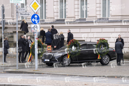 Kranzniederlegung zum Volkstrauertag in Berlin