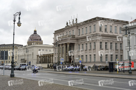 Kranzniederlegung zum Volkstrauertag in Berlin