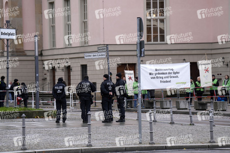 Kranzniederlegung zum Volkstrauertag in Berlin
