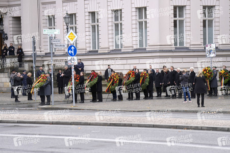 Kranzniederlegung zum Volkstrauertag in Berlin