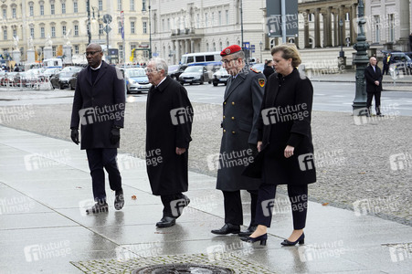 Kranzniederlegung zum Volkstrauertag in Berlin