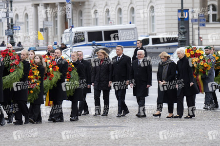 Kranzniederlegung zum Volkstrauertag in Berlin