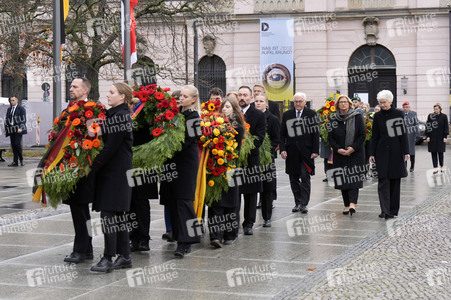 Kranzniederlegung zum Volkstrauertag in Berlin