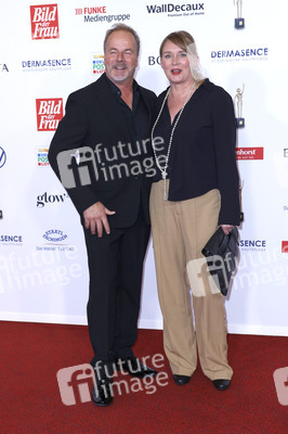 Goldene Bild der Frau 2024 in Hamburg