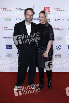 Goldene Bild der Frau 2024 in Hamburg