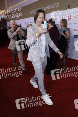 Goldene Bild der Frau 2024 in Hamburg