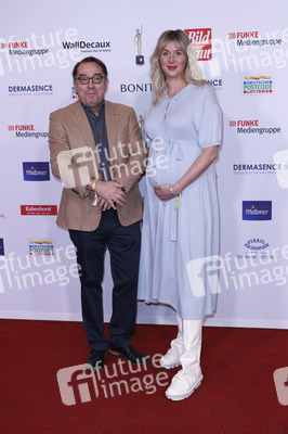 Goldene Bild der Frau 2024 in Hamburg