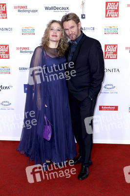 Goldene Bild der Frau 2024 in Hamburg