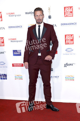 Goldene Bild der Frau 2024 in Hamburg