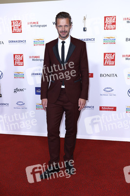 Goldene Bild der Frau 2024 in Hamburg