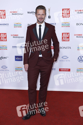 Goldene Bild der Frau 2024 in Hamburg