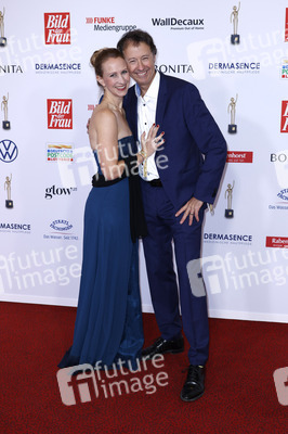 Goldene Bild der Frau 2024 in Hamburg