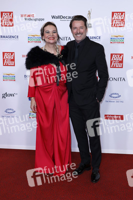 Goldene Bild der Frau 2024 in Hamburg