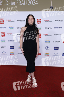 Goldene Bild der Frau 2024 in Hamburg