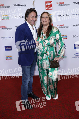 Goldene Bild der Frau 2024 in Hamburg