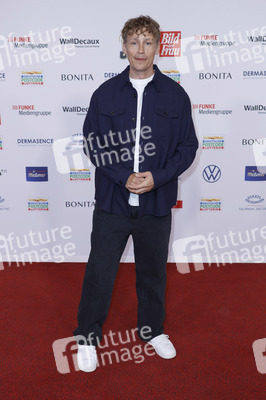 Goldene Bild der Frau 2024 in Hamburg