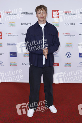 Goldene Bild der Frau 2024 in Hamburg