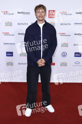 Goldene Bild der Frau 2024 in Hamburg