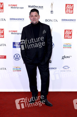 Goldene Bild der Frau 2024 in Hamburg