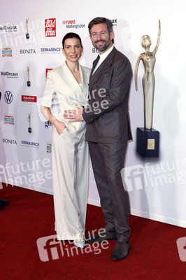 Goldene Bild der Frau 2024 in Hamburg