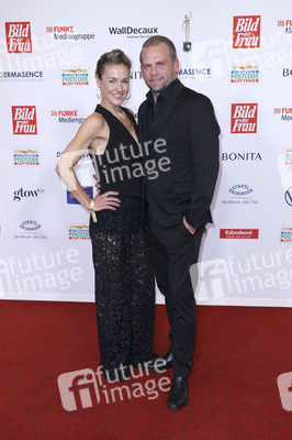 Goldene Bild der Frau 2024 in Hamburg