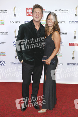 Goldene Bild der Frau 2024 in Hamburg