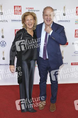 Goldene Bild der Frau 2024 in Hamburg