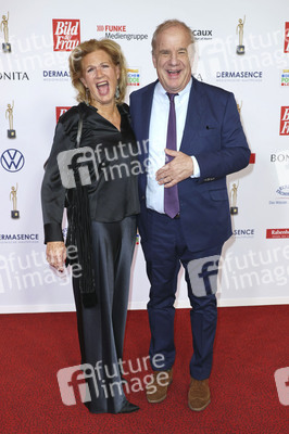 Goldene Bild der Frau 2024 in Hamburg