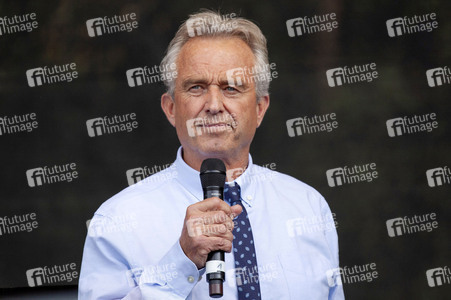 Robert F. Kennedy Jr. bei einer Corona-Demo in Berlin